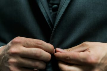 Pourquoi les francs-maçons portent-ils un costume noir ?